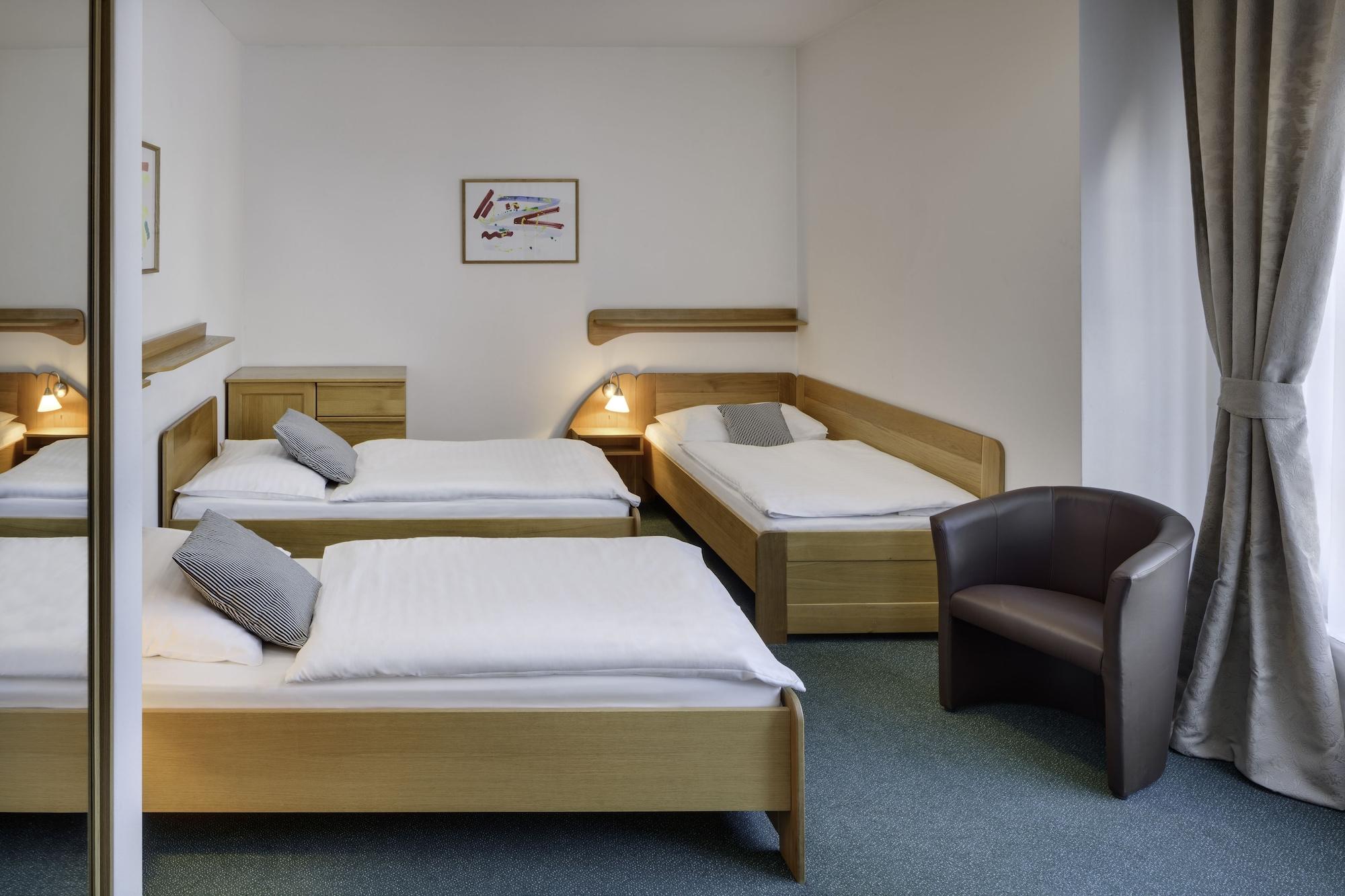 Hotel Oya Prag Dış mekan fotoğraf