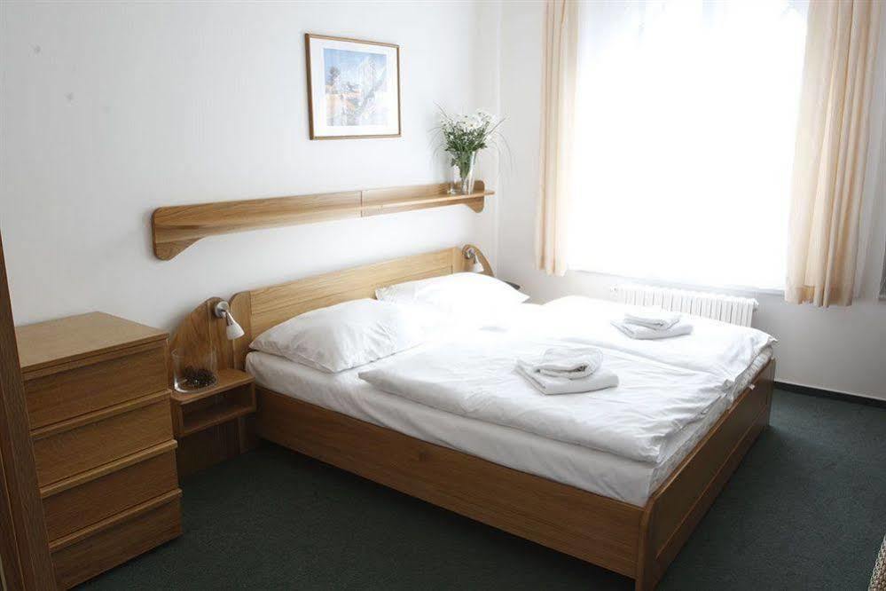 Hotel Oya Prag Dış mekan fotoğraf